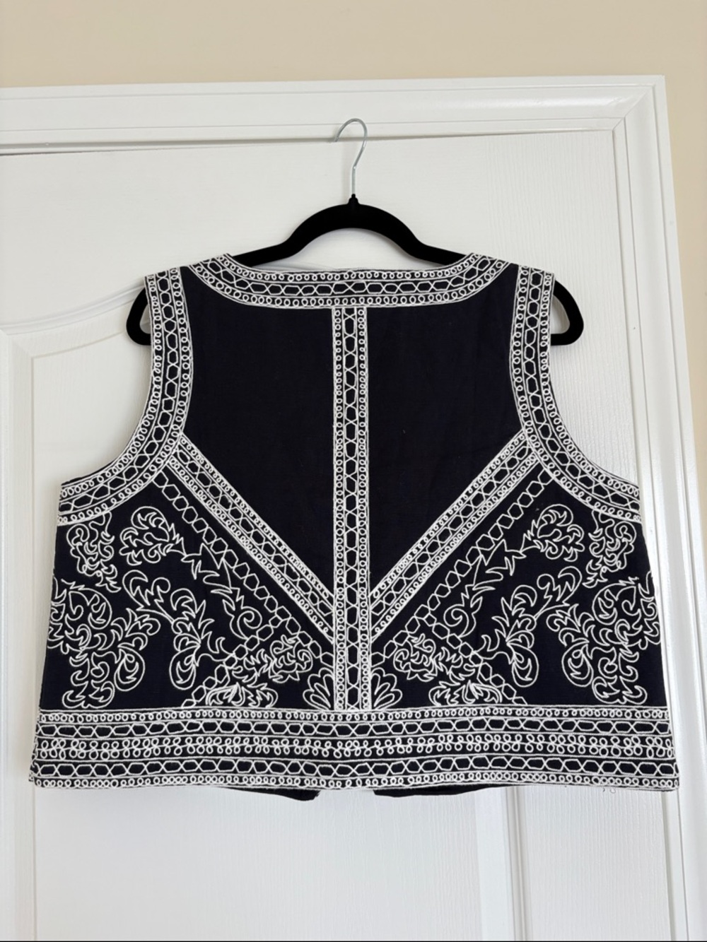 Tuckernuck Navy and White Embroidered Sleeveless Top - Picture 6 of 6